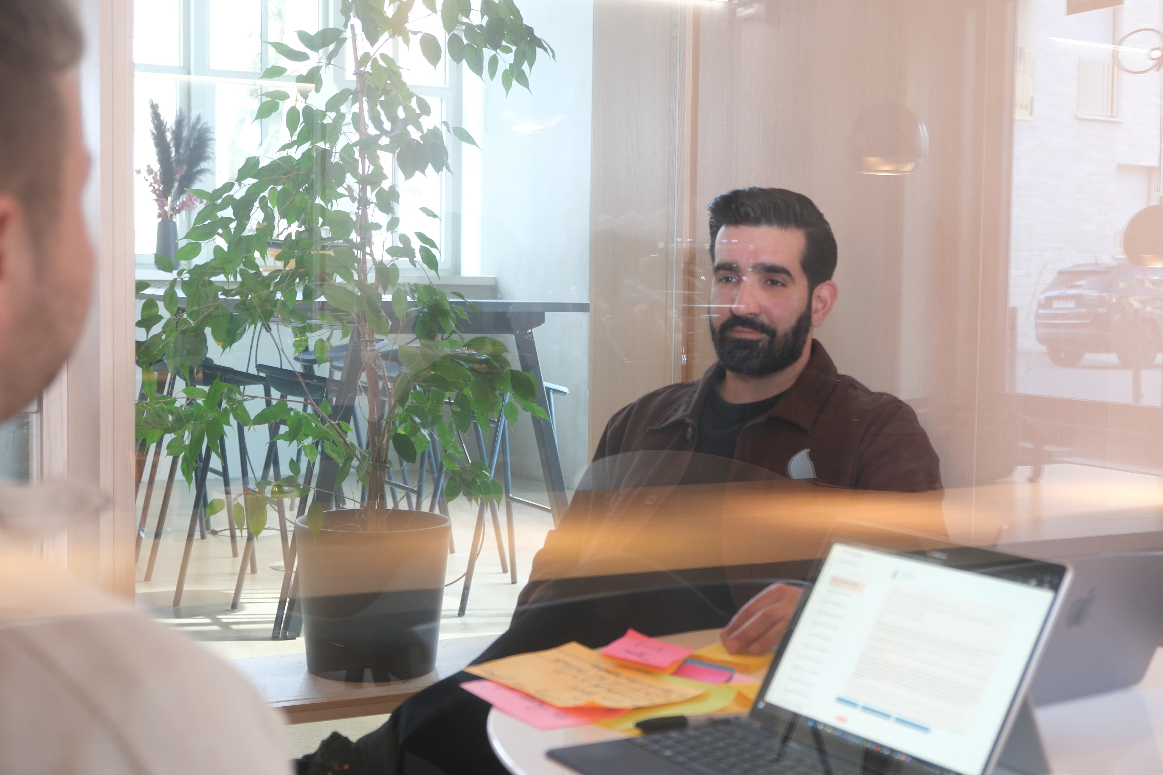 Beratungsgespräch mit Laptop